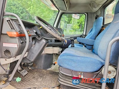 Zdjęcie 7 z 13 samochodu: 2005 VOLVO VNL SEMI TRUCK VIN:4V4NC9GG35N398114 - miniatura