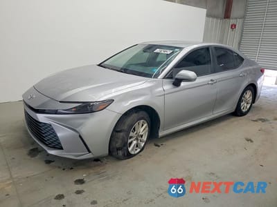 2025 TOYOTA CAMRY LE 4T1DAACK6SU570500 - główne zdjęcie licytacji z USA - miniatura