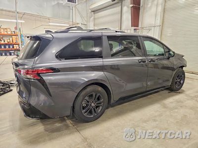 Trzecie zdjęcie samochodu z tyłu: 2025 TOYOTA SIENNA XSE VIN:5TDDSKFC6SS187012 - miniatura