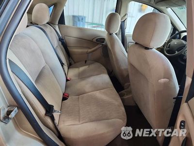 Zdjęcie 10 z 12 samochodu: 2001 FORD FOCUS SE VIN:1FAHP34391W257330 - miniatura