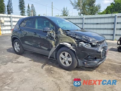 Czwarte zdjęcie samochodu z boku: 2019 CHEVROLET TRAX LS VIN:3GNCJKSB9KL354861 - miniatura