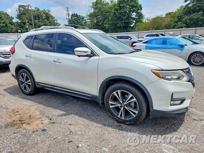 Czwarte zdjęcie samochodu z boku: 2017 NISSAN ROGUE SL VIN:5N1AT2MT7HC893060 - miniatura