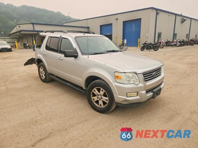 Czwarte zdjęcie samochodu z boku: 2010 FORD EXPLORER XLT VIN:1FMEU7DE0AUA43445 - miniatura