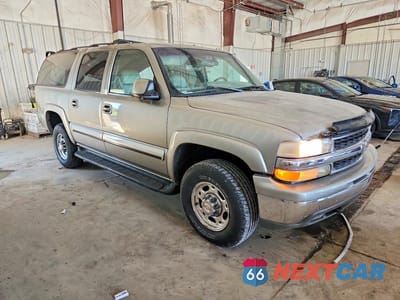 Czwarte zdjęcie samochodu z boku: 2002 CHEVROLET SUBURBAN K2500 VIN:3GNGK26U92G242273 - miniatura