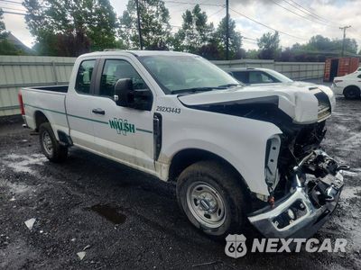 Czwarte zdjęcie samochodu z boku: 2024 FORD F250 SUPER DUTY VIN:1FT7X2AA0RED61581 - miniatura