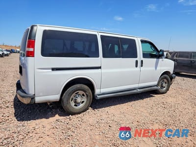 Trzecie zdjęcie samochodu z tyłu: 2017 CHEVROLET EXPRESS G3500 LT VIN:1GAZGMFG7H1224590 - miniatura