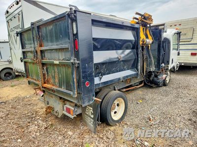 Trzecie zdjęcie samochodu z tyłu: 2022 ISUZU NPR DUMP TRUCK VIN:54DE5W1L4NSR00491 - miniatura
