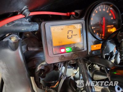 Zdjęcie 7 z 10 samochodu: 2001 HONDA CBR900 RR VIN:JH2SC44031M101570 - miniatura