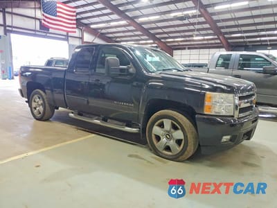 Czwarte zdjęcie samochodu z boku: 2011 CHEVROLET SILVERADO K1500 LTZ VIN:1GCRKTE37BZ258424 - miniatura