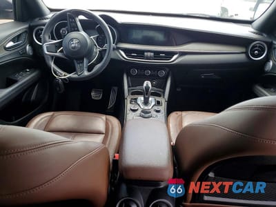 Zdjęcie 8 z 13 samochodu: 2022 ALFA ROMEO STELVIO TI VIN:ZASPAKBN8N7D38431 - miniatura