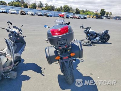 Czwarte zdjęcie samochodu z boku: 2020 YAMAHA MTT09 GTC VIN:JYARN62Y6LA000500 - miniatura