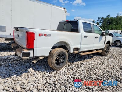 Trzecie zdjęcie samochodu z tyłu: 2026 FORD F350 SUPER DUTY VIN:1FT8W3BN4TEC25122 - miniatura
