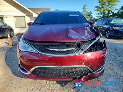 Piąte zdjęcie samochodu w środku: 2018 CHRYSLER PACIFICA TOURING PLUS VIN:2C4RC1FG0JR117884 - miniatura