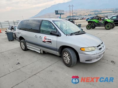 Czwarte zdjęcie samochodu z boku: 2000 DODGE GRAND CARAVAN SE VIN:1B4GP44R2YB638287 - miniatura