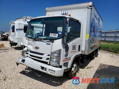 2020 CHEVROLET 4500HD BOX TRUCK JALCDW167L7012342 - główne zdjęcie licytacji z USA - miniatura