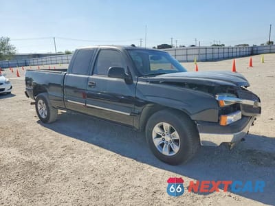 Czwarte zdjęcie samochodu z boku: 2004 CHEVROLET SILVERADO C1500 VIN:2GCEC19T541173202 - miniatura