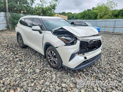 Czwarte zdjęcie samochodu z boku: 2021 TOYOTA HIGHLANDER XLE VIN:5TDHZRBH3MS534967 - miniatura