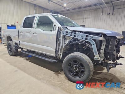 Czwarte zdjęcie samochodu z boku: 2024 FORD F250 SUPER DUTY VIN:1FT8W2BA5RED49349 - miniatura