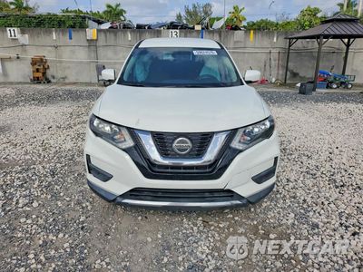 Piąte zdjęcie samochodu w środku: 2018 NISSAN ROGUE S VIN:5N1AT2MT7JC711069 - miniatura