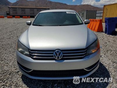 Piąte zdjęcie samochodu w środku: 2014 VOLKSWAGEN PASSAT S VIN:1VWAP7A32EC007990 - miniatura