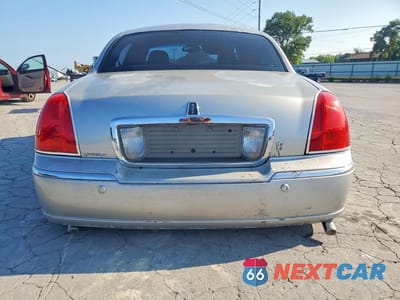 Zdjęcie 6 z 12 samochodu: 2005 LINCOLN TOWN CAR SIGNATURE VIN:1LNHM81W35Y643276 - miniatura
