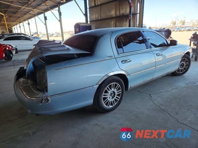 Trzecie zdjęcie samochodu z tyłu: 2008 LINCOLN TOWN CAR VIN:2LNHM82W58X658543 - miniatura