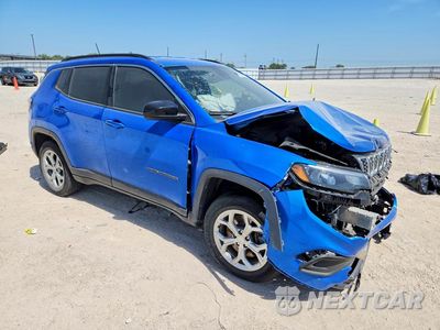 Czwarte zdjęcie samochodu z boku: 2024 JEEP COMPASS LATITUDE VIN:3C4NJDBN6RT118833 - miniatura