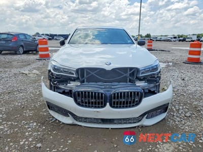 Piąte zdjęcie samochodu w środku: 2018 BMW 750 XI VIN:WBA7F2C5XJG424324 - miniatura