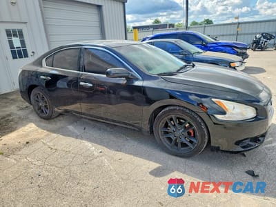 Czwarte zdjęcie samochodu z boku: 2012 NISSAN MAXIMA 3.5 S VIN:1N4AA5AP2CC851946 - miniatura