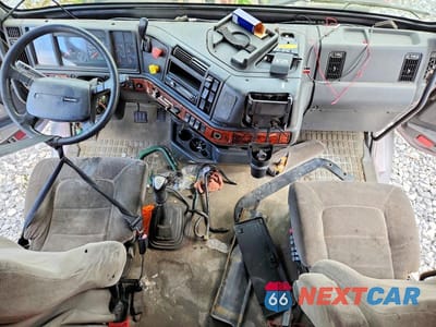 Zdjęcie 8 z 14 samochodu: 2003 VOLVO VN VNL VIN:4V4NC9GH53N346909 - miniatura