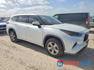 Czwarte zdjęcie samochodu z boku: 2022 TOYOTA HIGHLANDER L VIN:5TDCZRAH7NS099643 - miniatura