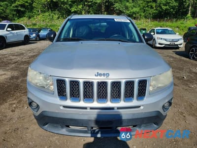 Piąte zdjęcie samochodu w środku: 2011 JEEP COMPASS SPORT VIN:1J4NT1FB1BD162124 - miniatura