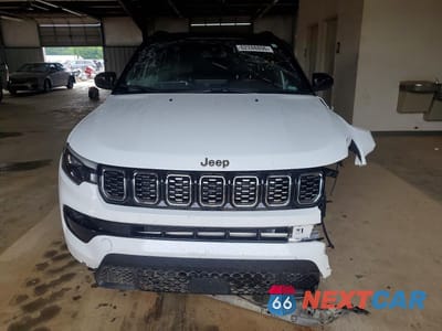 Piąte zdjęcie samochodu w środku: 2025 JEEP COMPASS LIMITED VIN:3C4NJDCN8ST615984 - miniatura