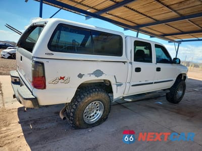 Trzecie zdjęcie samochodu z tyłu: 2004 GMC NEW SIERRA K1500 VIN:2GTEK13T041361265 - miniatura