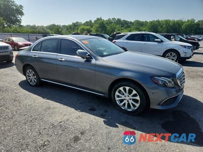 Czwarte zdjęcie samochodu z boku: 2017 MERCEDES-BENZ E 300 4MATIC VIN:WDDZF4KB1HA144227 - miniatura