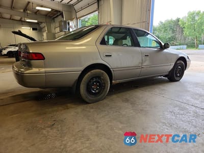 Trzecie zdjęcie samochodu z tyłu: 1998 TOYOTA CAMRY XLE VIN:4T1BG28K8WU346817 - miniatura