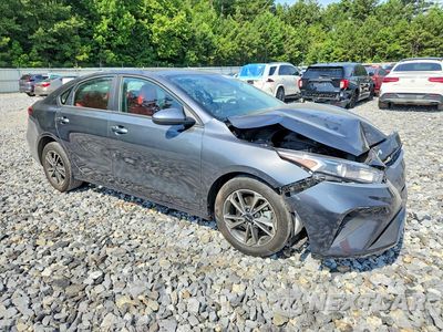 Czwarte zdjęcie samochodu z boku: 2024 KIA FORTE LXS VIN:3KPF24AD6RE831651 - miniatura