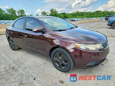 Czwarte zdjęcie samochodu z boku: 2010 KIA FORTE EX VIN:KNAFU4A20A5128858 - miniatura