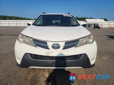 Piąte zdjęcie samochodu w środku: 2015 TOYOTA RAV4 XLE VIN:JTMRFREV3FD115594 - miniatura