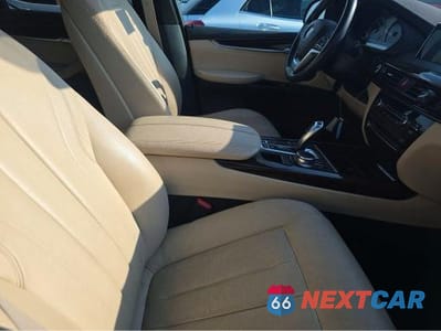 Piąte zdjęcie samochodu w środku: 2017 BMW X5 XDR40E VIN:5UXKT0C31H0S81452 - miniatura