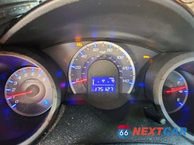 Zdjęcie 9 z 12 samochodu: 2010 HONDA FIT VIN:JHMGE8H28AC015333 - miniatura