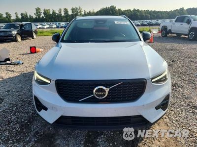 Piąte zdjęcie samochodu w środku: 2024 VOLVO XC40 PLUS VIN:YV4L12UL3R2365071 - miniatura