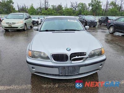 Piąte zdjęcie samochodu w środku: 2004 BMW 325 I VIN:WBAEV33464KR26059 - miniatura