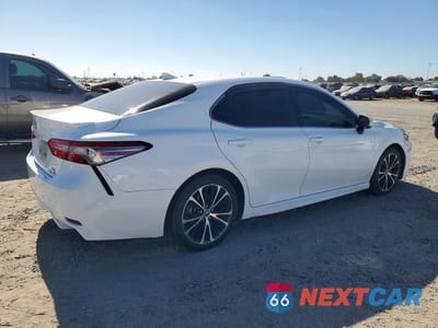 Trzecie zdjęcie samochodu z tyłu: 2019 TOYOTA CAMRY HYBRID SE VIN:4T1B21HK8KU520890 - miniatura