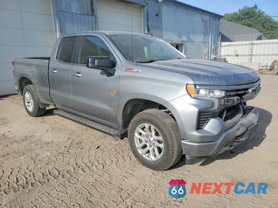 Czwarte zdjęcie samochodu z boku: 2023 CHEVROLET SILVERADO K1500 RST VIN:1GCRDEED5PZ115039 - miniatura