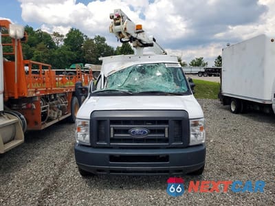 Piąte zdjęcie samochodu w środku: 2019 FORD E350 BUCKET TRUCK VIN:1FDWE3FS9KDC72754 - miniatura