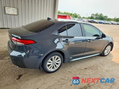 Trzecie zdjęcie samochodu z tyłu: 2026 TOYOTA COROLLA HYBRID LE VIN:JTDBDMHE9T3028080 - miniatura