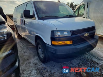 Czwarte zdjęcie samochodu z boku: 2021 CHEVROLET EXPRESS G3500 CARGO VIN:1GCZGGFP0M1178166 - miniatura
