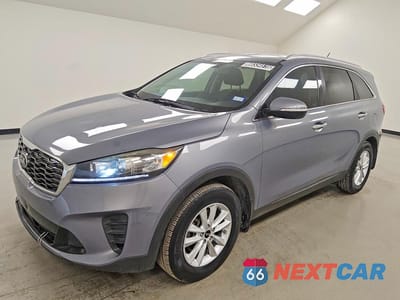 2020 KIA SORENTO LX 5XYPG4A33LG632001 - główne zdjęcie licytacji z USA - miniatura