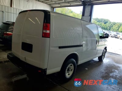 Trzecie zdjęcie samochodu z tyłu: 2022 CHEVROLET EXPRESS 2500 DELIVERY VAN VIN:1GCWGAFP5N1268785 - miniatura